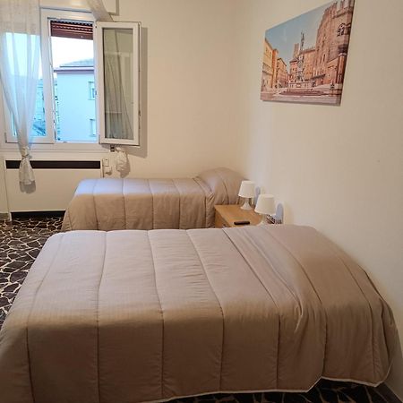 Elegante Appartamento 90 Mq Zona Corticella Fiera 博洛尼亚 外观 照片